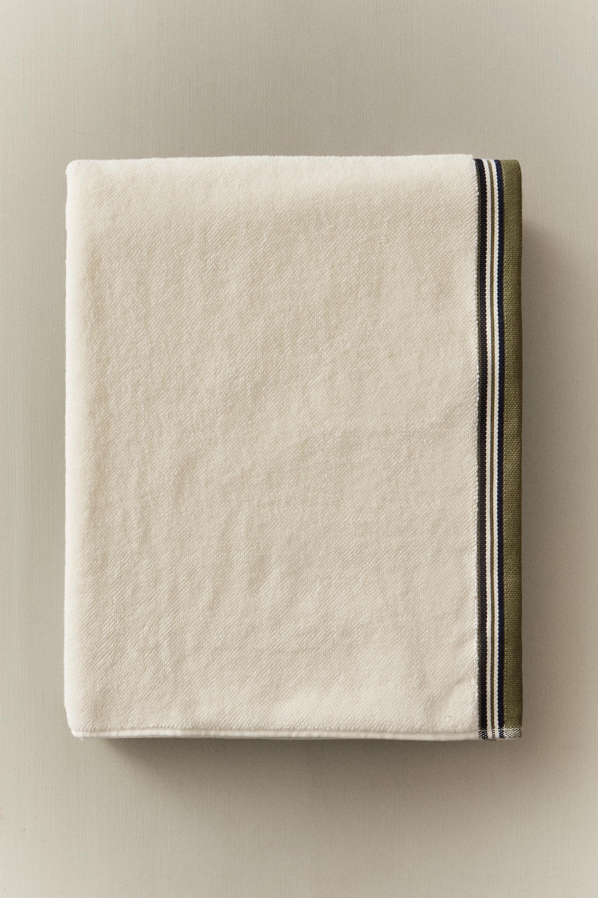 RICE STITCH BATH TOWEL WITH STRIPED EDGE